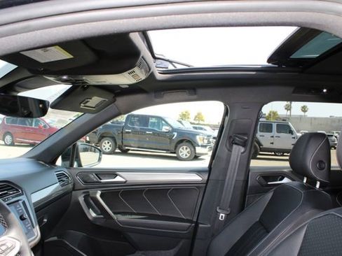 Used 2023 Volkswagen Tiguan SE R-Line FWD image 28