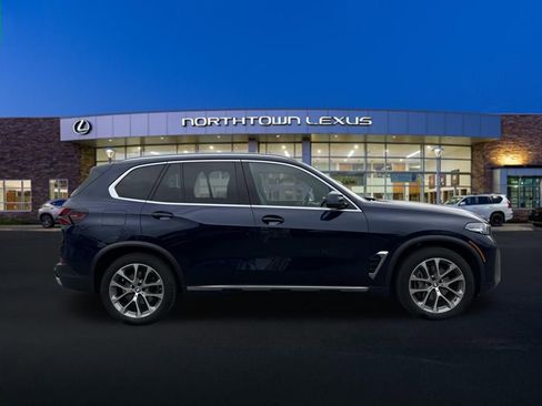 Used 2024 BMW X5 xDrive40i w/ Parking Assistance Package image 25