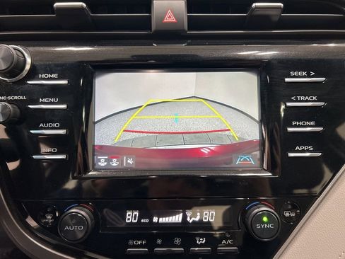 Used 2018 Toyota Camry XSE image 19