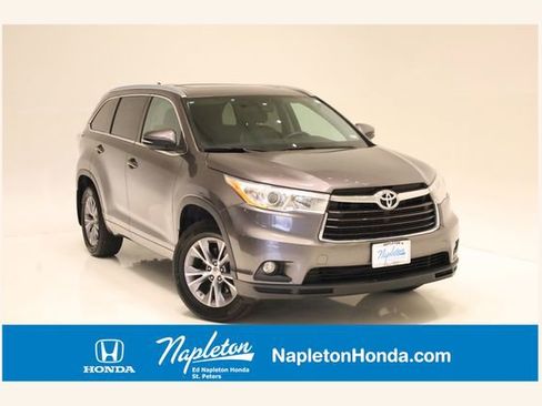 Used 2014 Toyota Highlander XLE AWD/4WD image 1