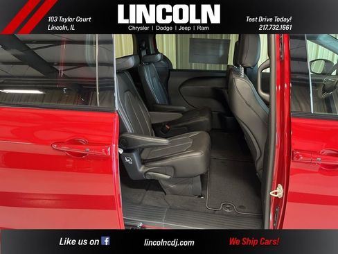 New 2026 Chrysler Pacifica Select image 14