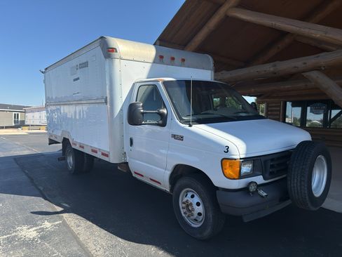 Used 2003 Ford E-350 and Econoline 350 Super Duty image 5
