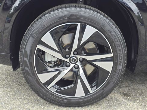 Certified 2023 Volvo XC90 T8 Plus AWD/4WD image 10