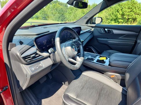 Certified 2025 Buick Enclave Sport Touring w/ Power Package AWD/4WD image 15