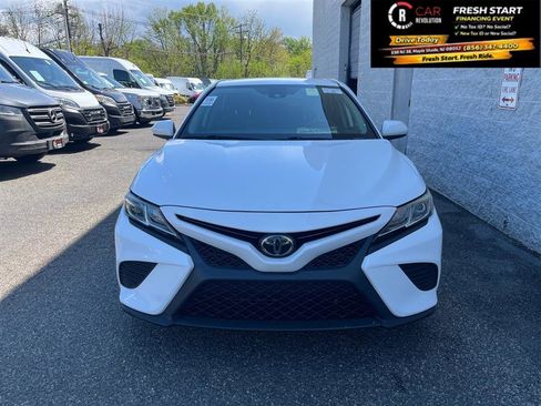Used 2019 Toyota Camry SE image 3