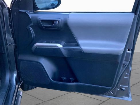 Used 2019 Toyota Tacoma SR5 RWD image 22