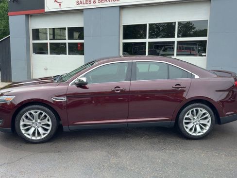 Used 2018 Ford Taurus Limited FWD image 8