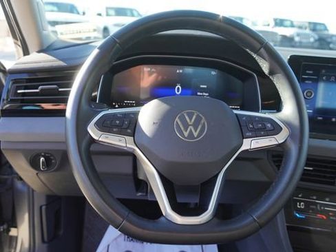 Used 2025 Volkswagen Jetta SE FWD image 25