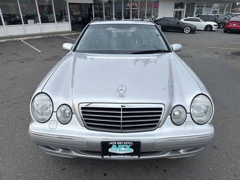 Used 2000 Mercedes-Benz E 320 4MATIC Wagon image 12