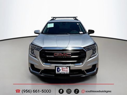 Used 2022 GMC Terrain SLE w/ Driver Convenience Package FWD image 2