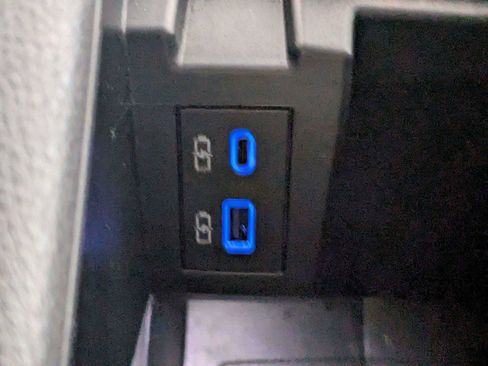 Used 2021 Toyota Sienna LE FWD image 23