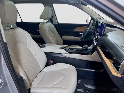 Used 2024 Toyota Grand Highlander AWD image 27