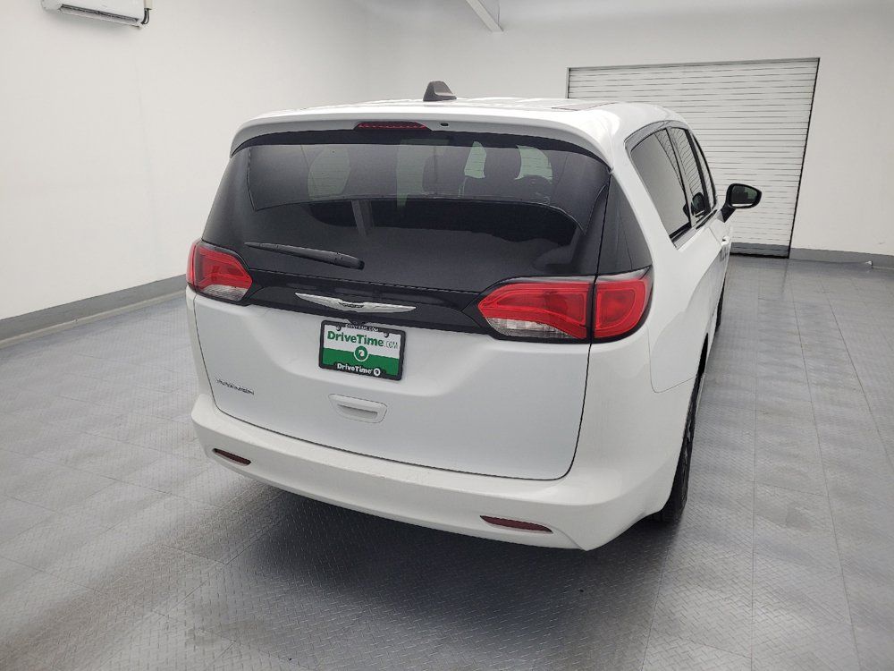 Used 2022 Chrysler Voyager LX FWD image 7