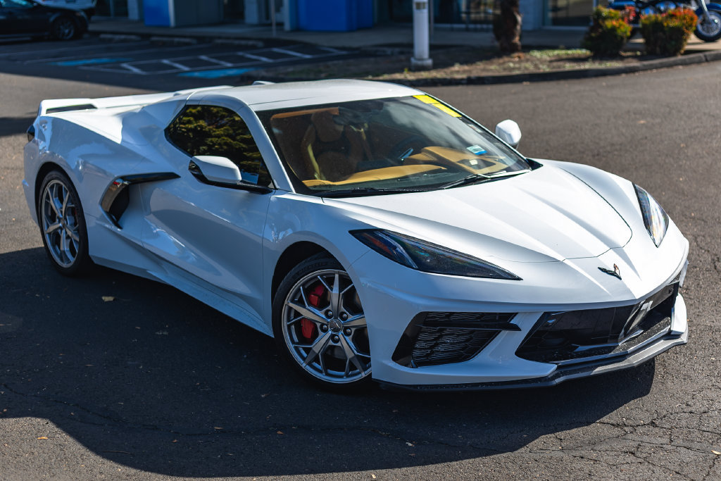 Used 2022 Chevrolet Corvette Stingray Premium Conv w/ Z51 Performance Package RWD image 2