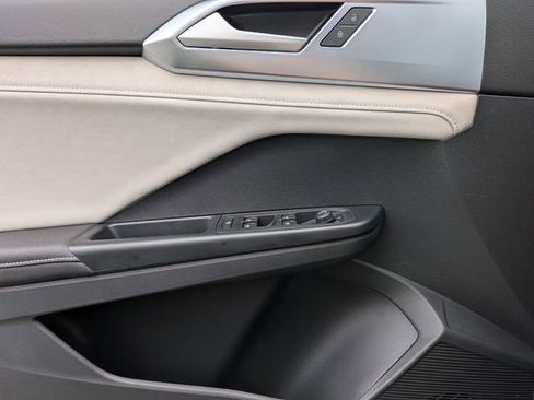 New 2026 Volkswagen Taos SE image 26