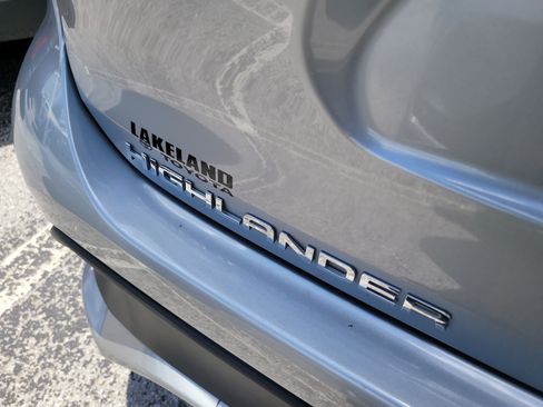 Used 2023 Toyota Highlander XSE FWD image 11