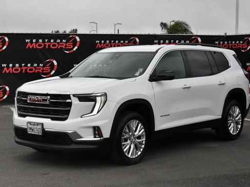 Used 2024 GMC Acadia Elevation image 3