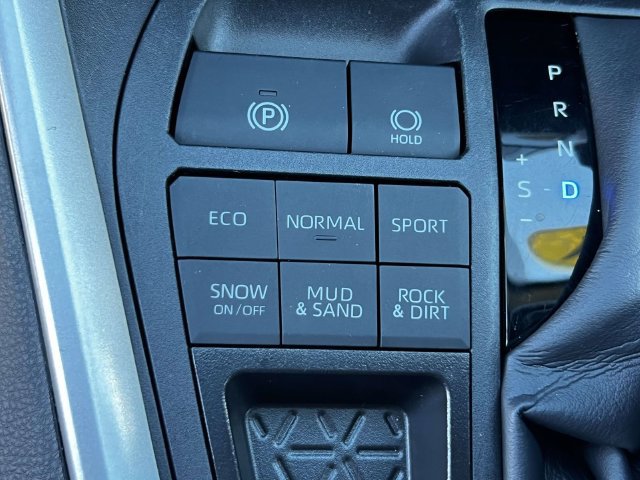 Used 2024 Toyota RAV4 LE AWD/4WD image 33