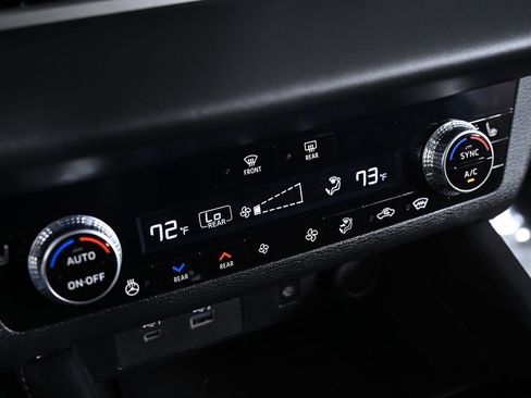 Used 2024 Mitsubishi Outlander SEL image 19