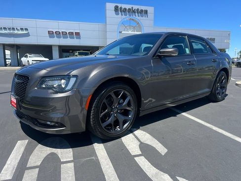 Used 2023 Chrysler 300 S RWD image 4