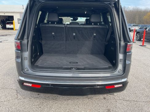 Used 2023 Jeep Wagoneer Series III w/ Preferred Equipment Group image 14