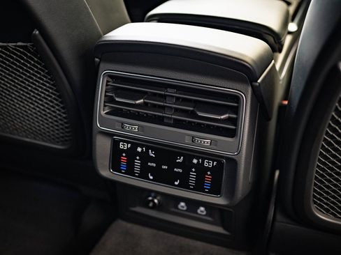 Certified 2024 Audi RS Q8 image 39