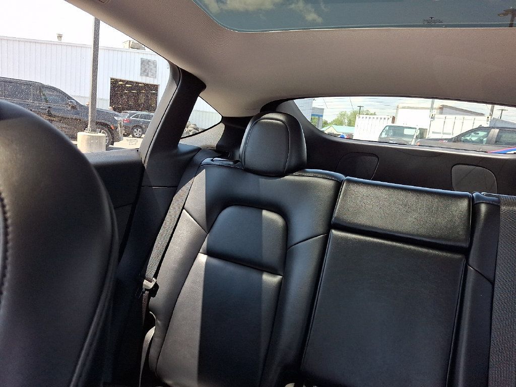 Used 2022 Tesla Model Y Performance AWD/4WD image 18