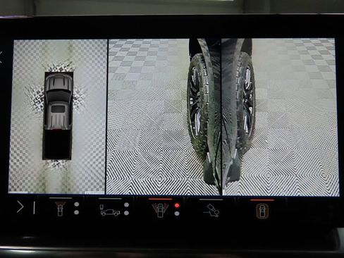 Used 2024 Chevrolet Silverado 1500 High Country image 17