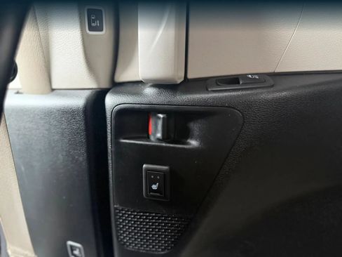 Used 2019 Chrysler Pacifica Limited w/ Tire & Wheel Group FWD image 31
