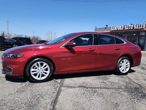 Used 2018 Chevrolet Malibu LT w/ Driver Confidence Package FWD image 2