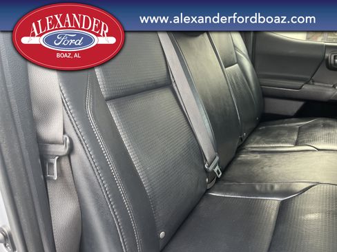 Used 2019 Toyota Tacoma TRD Sport image 20