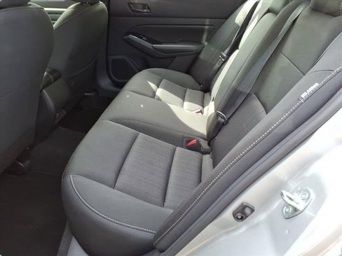 Used 2023 Nissan Altima 2.5 SV image 5