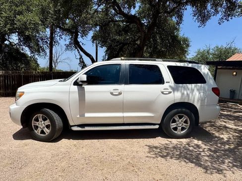 Used 2008 Toyota Sequoia SR5 w/ Leather Seat Pkg AWD/4WD image 3