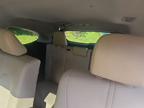 Used 2024 Toyota Highlander XLE AWD/4WD image 23