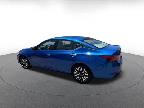 Used 2025 Nissan Altima 2.5 SV FWD image 10