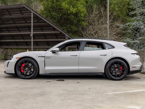 Certified 2023 Porsche Taycan GTS image 2