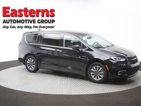 Used 2023 Chrysler Pacifica Touring-L FWD image 50
