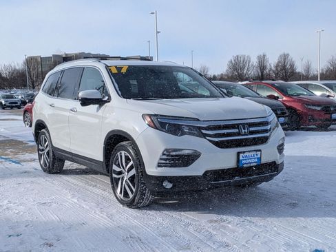 Used 2017 Honda Pilot Touring image 4