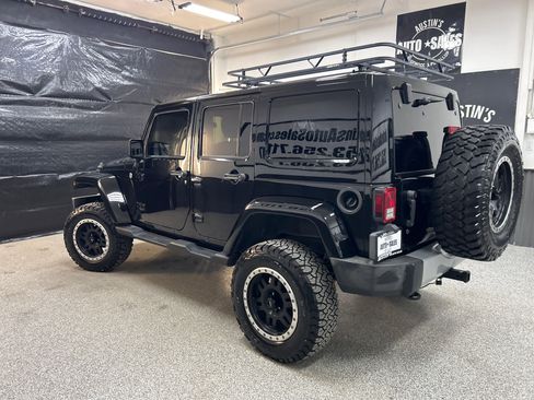 Used 2012 Jeep Wrangler Unlimited Sahara image 4