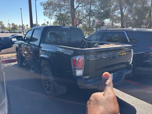 Used 2020 Toyota Tacoma TRD Sport image 4