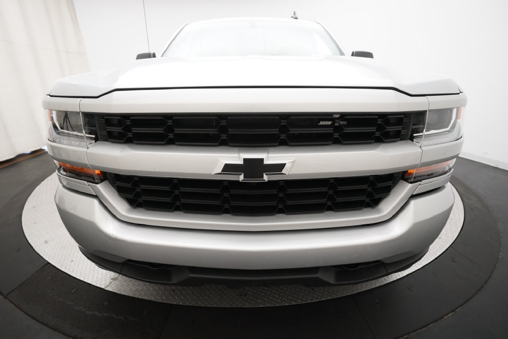 Used 2019 Chevrolet Silverado 1500 Custom w/ Custom Convenience Package AWD/4WD image 19