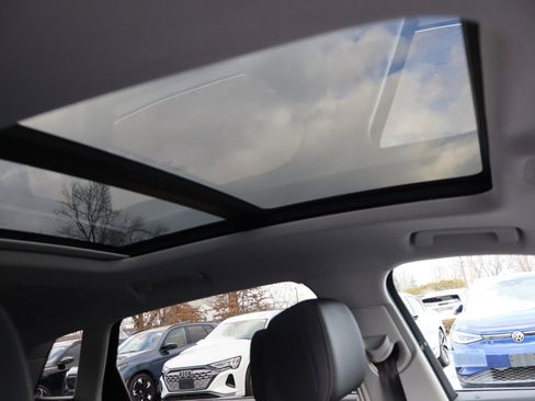 Used 2021 Audi e-tron Premium image 15