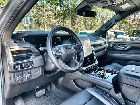 Used 2025 GMC Yukon Denali image 10
