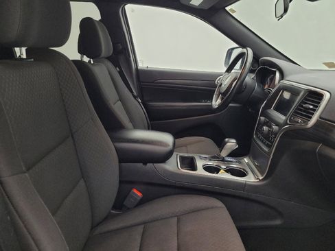 Used 2019 Jeep Grand Cherokee Laredo w/ Security & Convenience Group AWD/4WD image 21