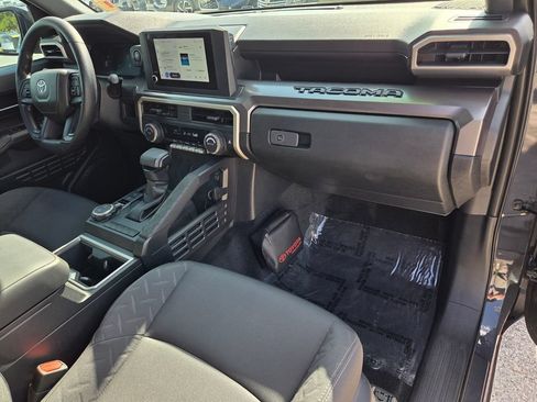 Used 2025 Toyota Tacoma SR5 AWD/4WD image 18