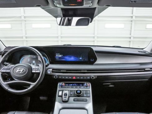 Certified 2025 Hyundai Palisade SEL FWD image 16