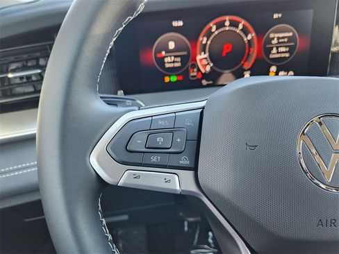 New 2026 Volkswagen Tiguan SE image 16