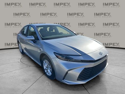 Used 2026 Toyota Camry LE image 7