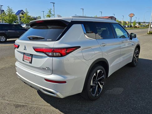 New 2025 Mitsubishi Outlander SEL image 3