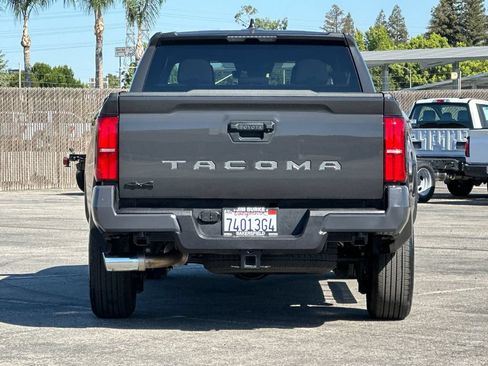 Used 2025 Toyota Tacoma SR5 AWD/4WD image 4